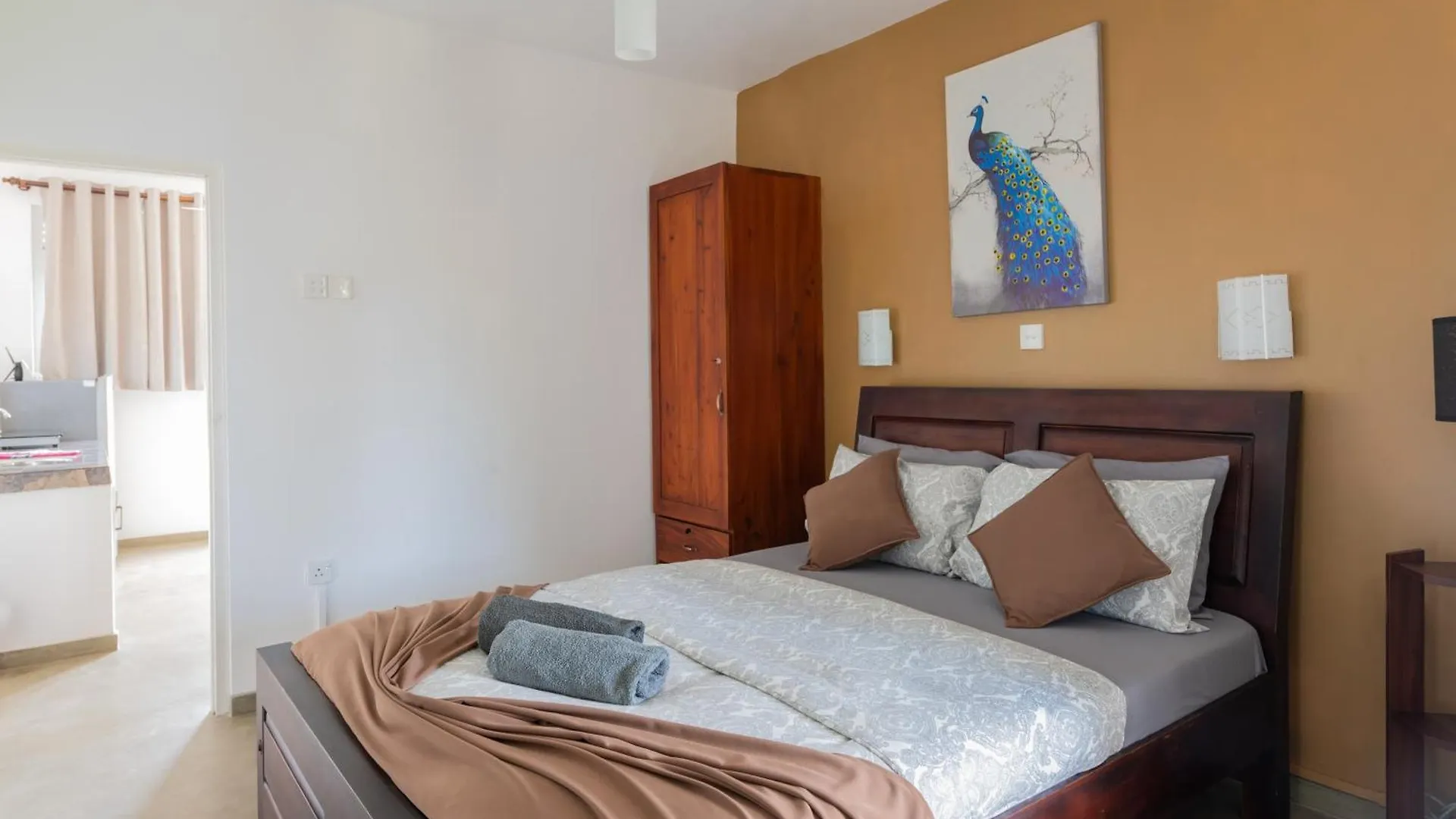 The Garden Gate Resort & Apartments No 01 니곰보 0*,  스리랑카